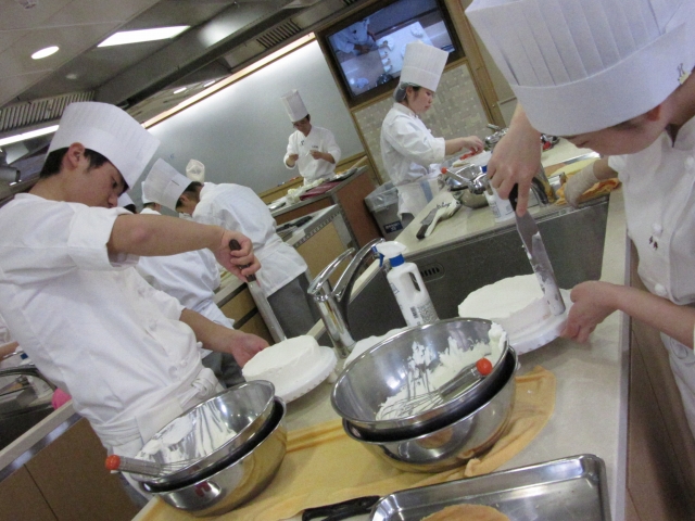 パティシエが使うケーキ作りに必要な道具とは 京都製菓blog