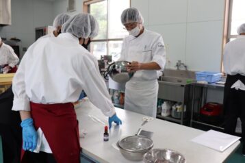 滋賀県立愛知高等養護学校様の製パン授業の講師を務めました
